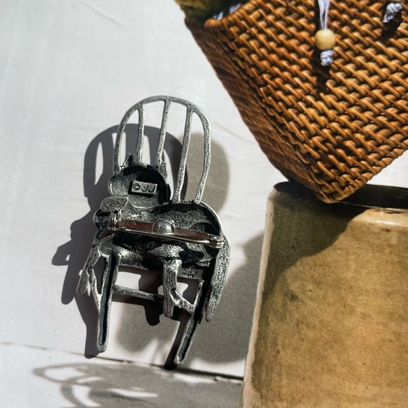 Vintage Cat in Chair Brooch / Pin by JJ Jonette - Picture 2 of 4